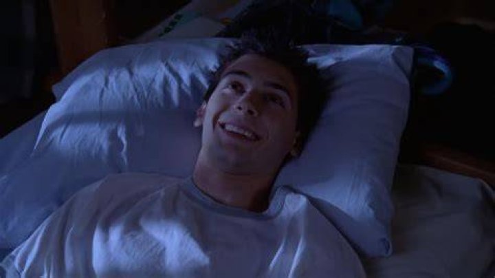 6x07 Hal Sleepwalks screen shot of Cameron Monaghan Malcolm in the