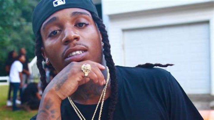 Dlisted A Singer Named Jacquees Declared Himself The King Of R&B, And