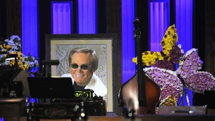Fans Jones Memorial Service 2013) jones, Tammy