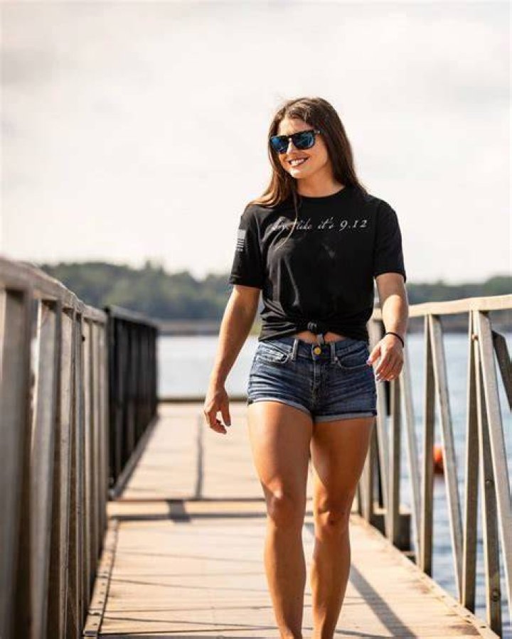 Hannah Barron Biography, Wiki, Age, Height, Net Worth, Life Story