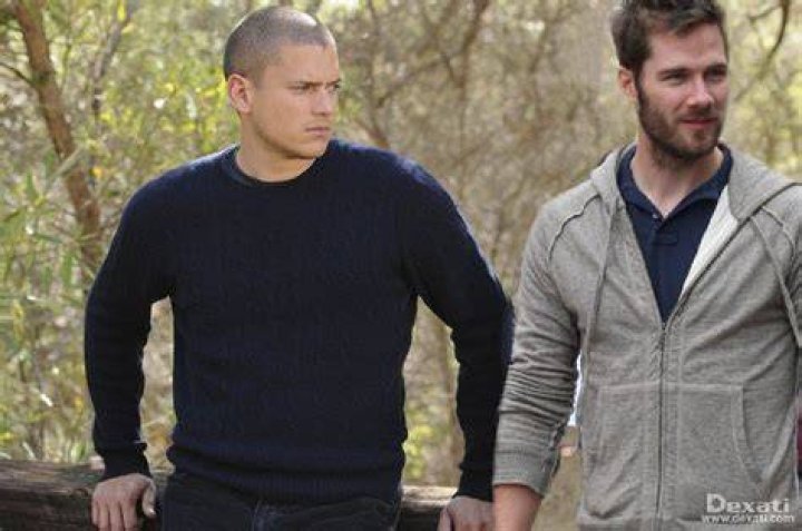 luke macfarlane and wentworth miller Luke Macfarlane Photo (42130333