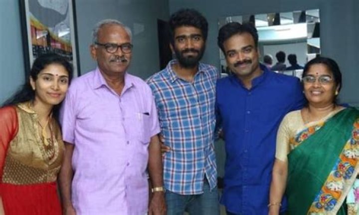 Pradeep Ranganathan Age, Height, Wife, Parents, Education, Caste