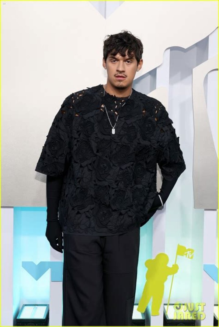 Singer Omar Apollo Responds to Queerbaiting Accusations with the Best